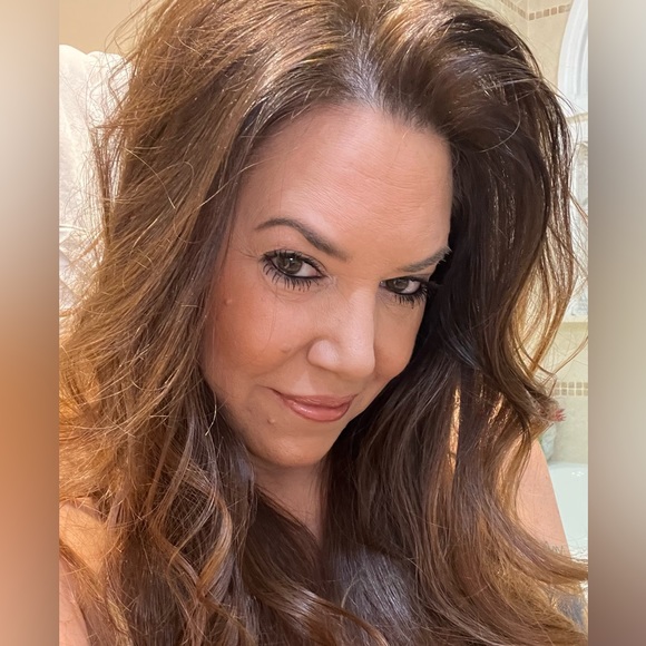 SPRING CLEAROUT going on now!! Check out my closet and super low prices😊🌸 - Picture 1 of 1